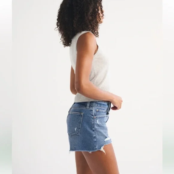 NWT Abercrombie and Fitch Curve Love High Rise "The Mom Short" Jean Shorts - Picture 4 of 7